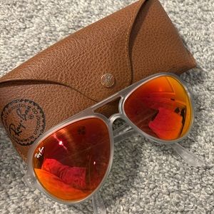 Vintage orange mirrored ray bans with case! Good condition and trendy!